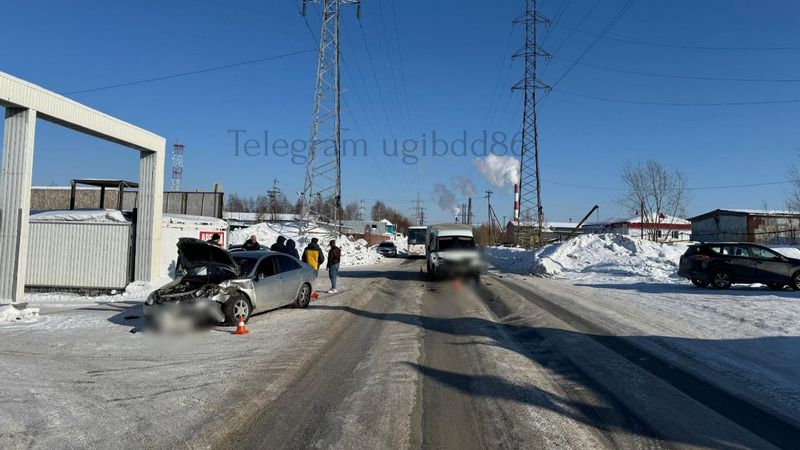 Два человека пострадали при столкновении ГАЗ и «Ниссан» в Югре