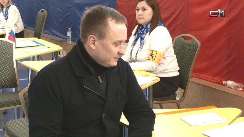 Максим Слепов сделал свой выбор на избирательном участке в Сургуте