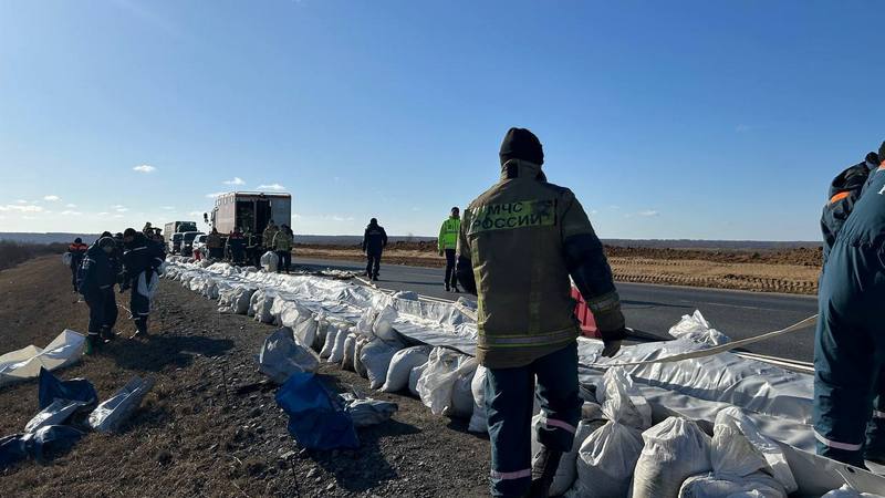 Срочная эвакуация жителей объявлена в Тюменской области из-за паводка. ВИДЕО