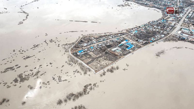 Вышедшая из русла Ишима вода окружила жилые дома села Казанское