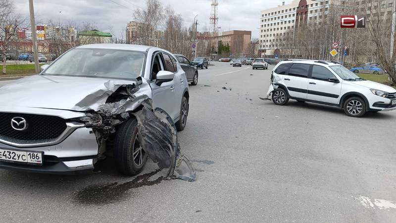 Мужчина попал в ДТП в Сургуте из-за того, что ему стало плохо за рулем