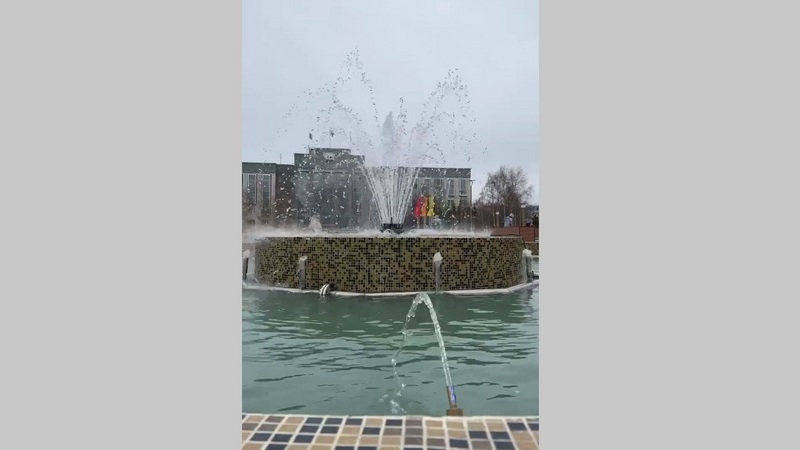 На площади Советов в Сургуте запустили фонтан