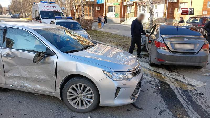 Не уступил дорогу: на перекрестке в Сургуте столкнулись две иномарки 