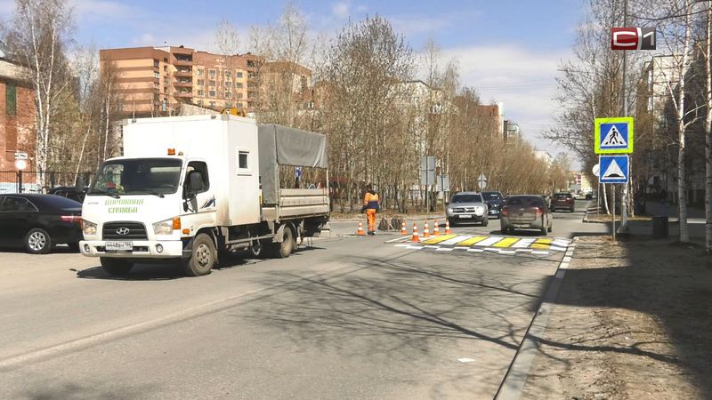 К нанесению разметки приступили дорожники Сургута