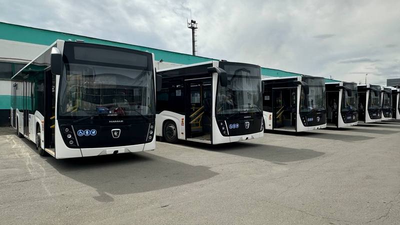 На маршруты 45 и 47: еще одна партия новых автобусов прибыла в Сургут