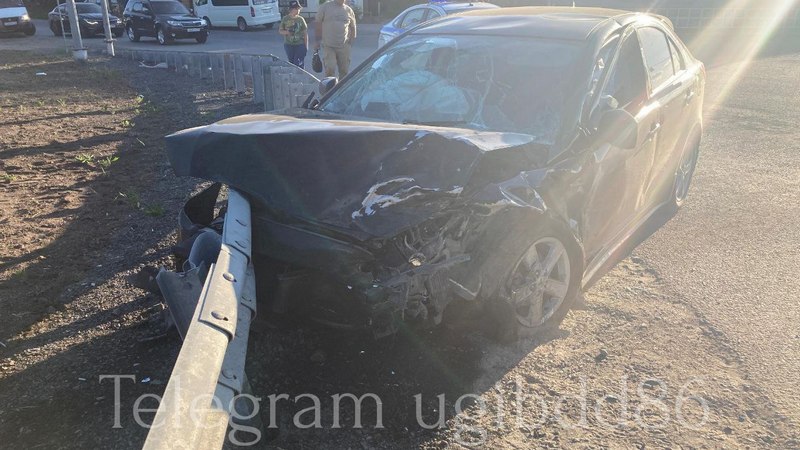 В Югре два человека получили травмы при столкновении машин на перекрестке