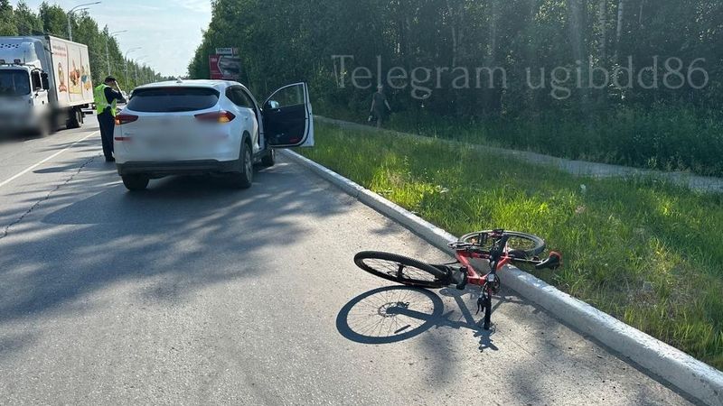 Не спешилась: юная велосипедистка попала под колеса авто в Югре