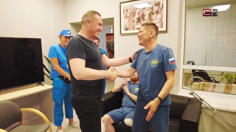 Руслан Кухарук встретился с югорскими бойцами в ростовском госпитале