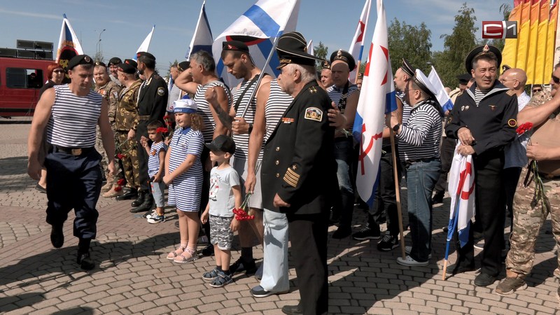 «Символ мощи государства»: как Сургут отметил День Военно-Морского Флота России