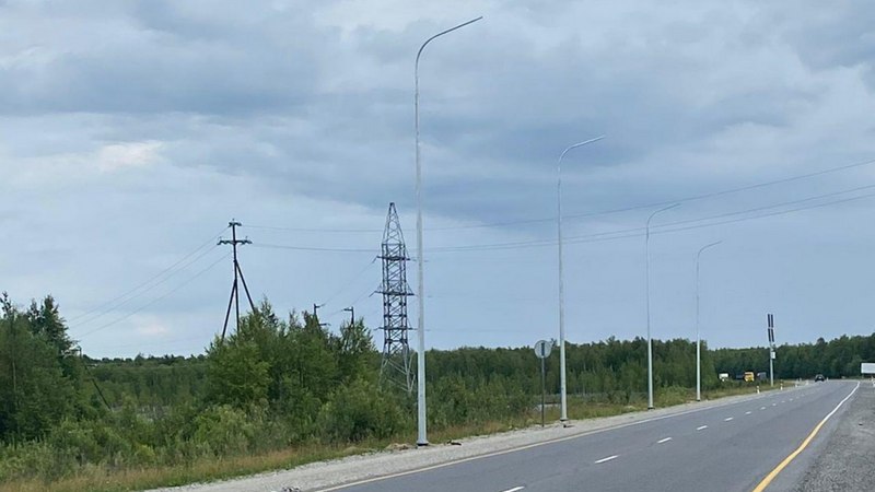 На восточной объездной дороге Сургута завершают установку электроосвещения