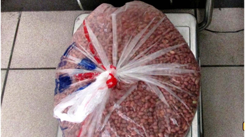 Почти полтонны запрещенной продукции изъяли в аэропорту Югры в 2024 году