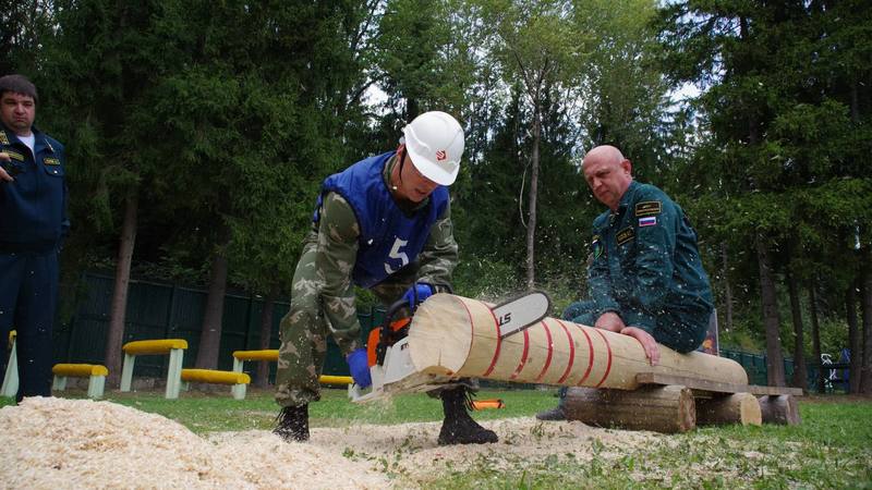 Югорчанин стал одним из лучших на всероссийском конкурсе среди лесных пожарных