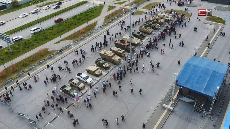 Интерактивные площадки заработали на базе выставки военной техники в Сургуте