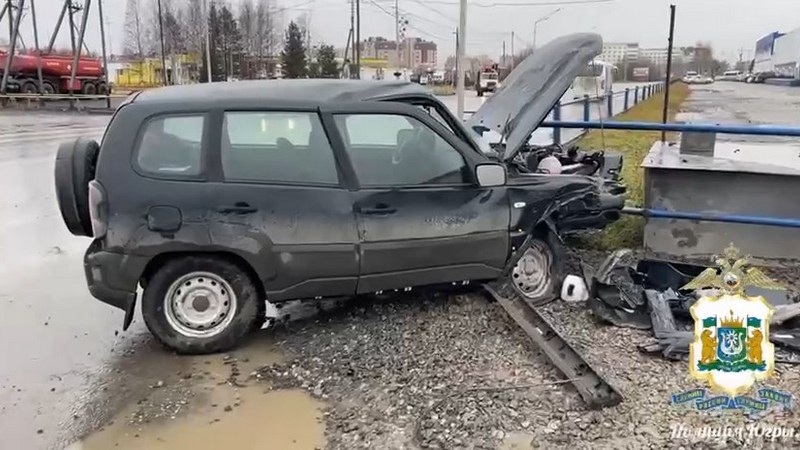 Жительница Югры спровоцировала ДТП с пострадавшим, не уступив дорогу. ВИДЕО