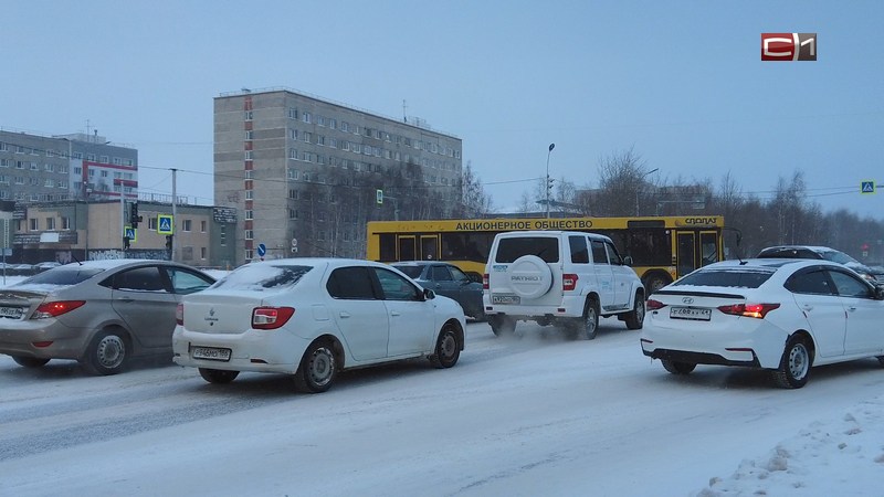 Сразу два светофора на проспекте Мира в Сургуте перестали работать