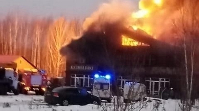 Здание кафе вспыхнуло в одном из городов Югры