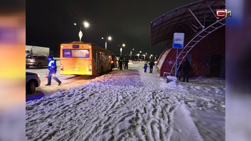 Пострадавших в ДТП пассажиров автобуса отпустили домой из травмцентра Сургута