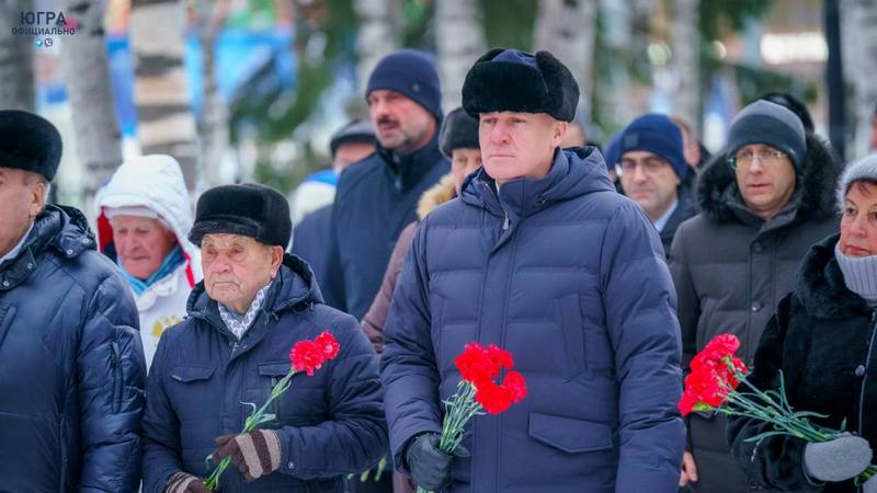 Югра помнит и гордится: в столице округа почтили память Героев Отечества