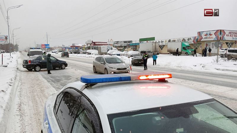 Авария с участием нескольких машин произошла в Сургуте на Профсоюзов