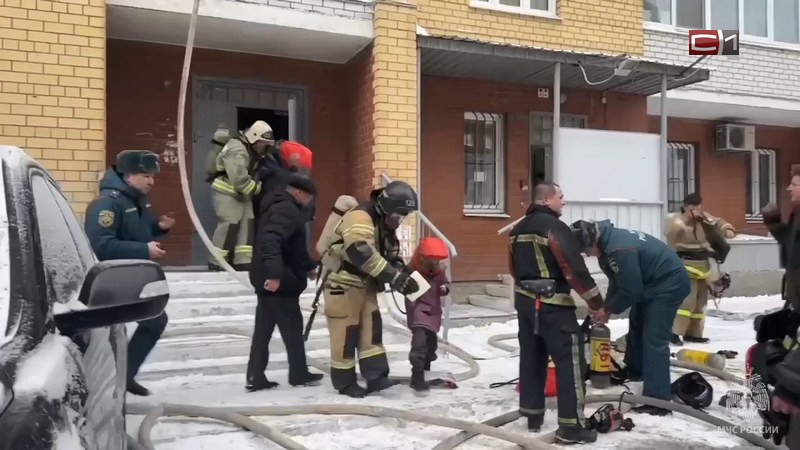 Пожар в многоэтажке Тюмени начался из-за возгорания электрощитовых в подъезде