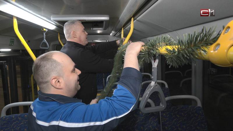 Сургутские автобусы украсили к Новому году