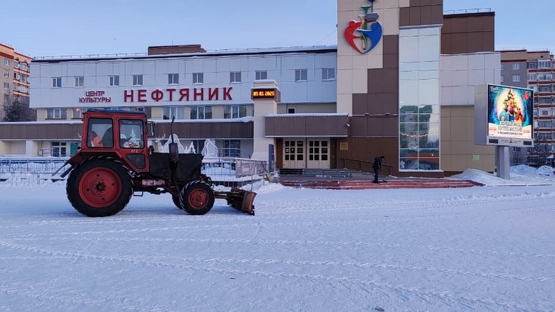 «Какой бардак»: уборкой снега недовольны жители Лангепаса