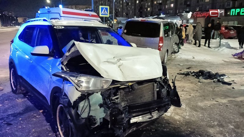 Сразу несколько автомобилей «Хендай» разбились в двух ДТП в Сургуте. ФОТО