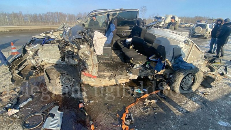 Смертельная авария в Югре: на трассе в автобус врезался УАЗ