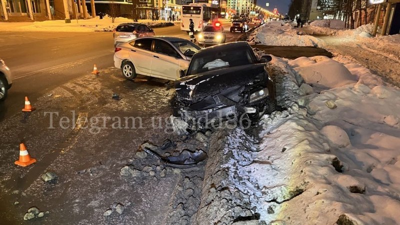 Поспешил и устроил аварию: в Нижневартовске водитель получил травмы в ДТП