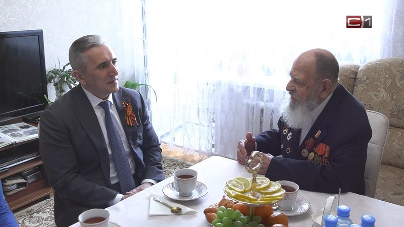 Александр Моор встретился с ветераном ВОВ в преддверии 9 Мая