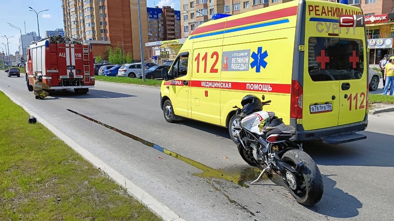 «Сыграл в шахматы» на дороге: в Сургуте разбился мотоциклист