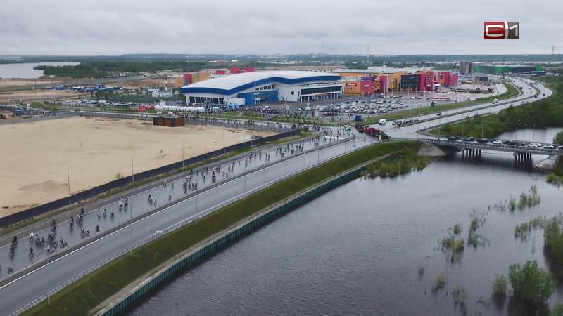 Около тысячи жителей Сургута приняли участие в масштабном велопараде