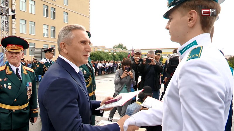 Кадетское детство: Александр Моор наградил отличившихся выпускников ТПКУ