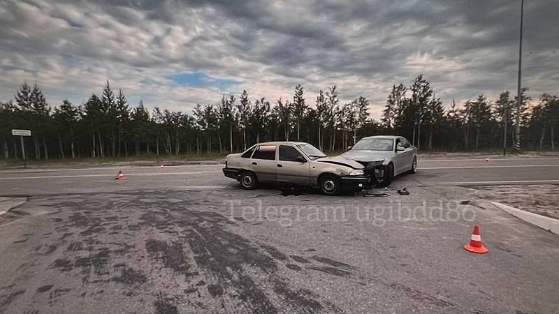 Пассажирка получила травмы во время столкновения «БМВ» и «Дэу» в Югре