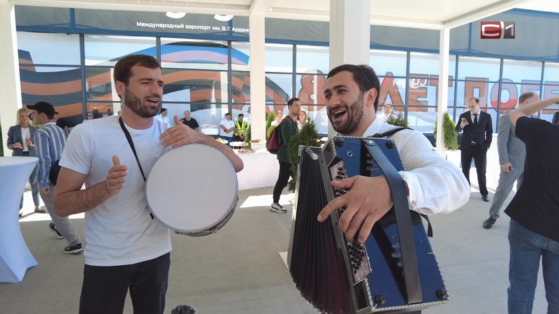 Шесть часов пути до моря: как встречали первый авиарейс из Югры жители Сухума