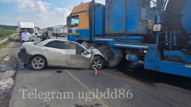 В районе Югры на трассе произошло смертельное ДТП — погибли двое