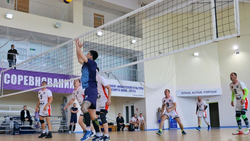 Югорские полицейские стали лучшими в соревнованиях по волейболу