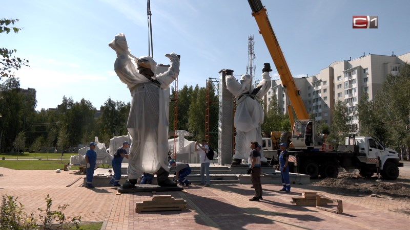 Стала известна дата открытия памятника строителям в Сургуте