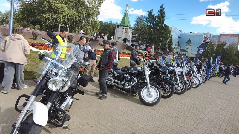 Участники общероссийского мотопробега привезли в Сургут необычный артефакт