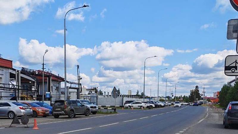 Энергетики установили фонари на ранее неосвещенной улице Сургута