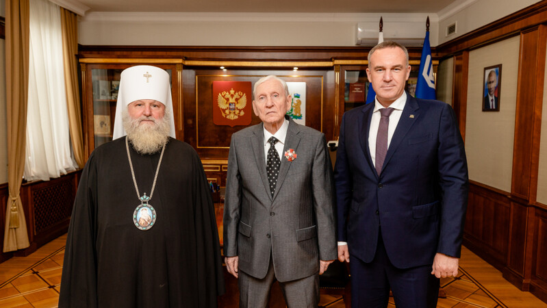 Первый народный губернатор Югры Александр Филипенко получил орден князя Невского