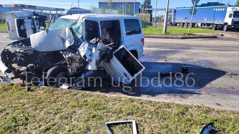 Авария с тремя автомобилями и пострадавшими произошла в Югре