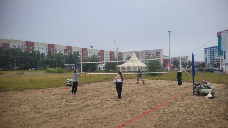 Новая волейбольная площадка открылась в 27 микрорайоне Сургута