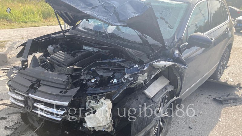 В Югре сразу двое водителей получили травмы в дорожной аварии