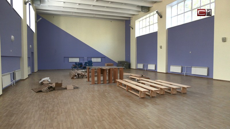 Успеть до октября: подрядчик 8 школы Сургута максимально ускоряет работу