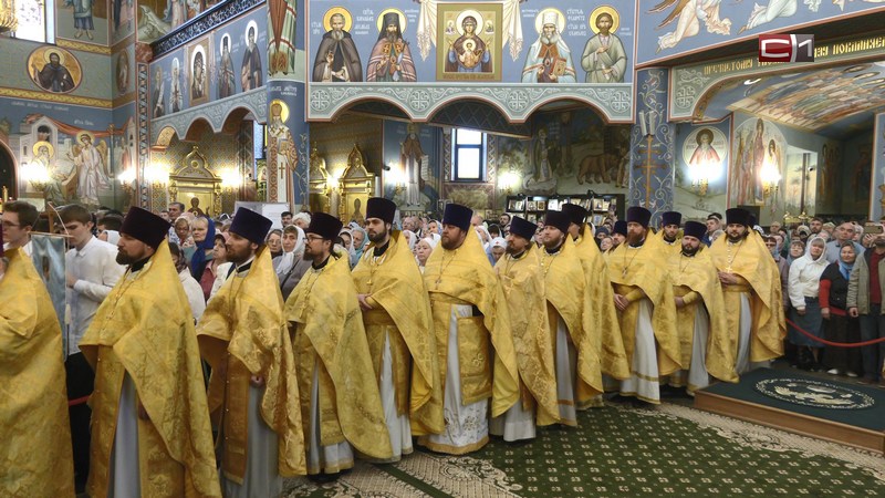 В Сургуте провел службу митрополит Владимирский и Суздальский Никандр