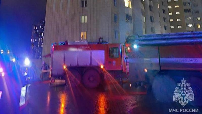 Сургутские пожарные спасли подростка из дыма