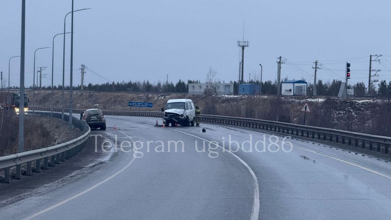 В Сургутском районе водитель легковушки вылетел на встречку и зацепил Газель