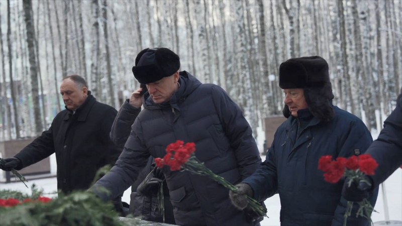 В Югре почтили память воинов в День Героев Отечества