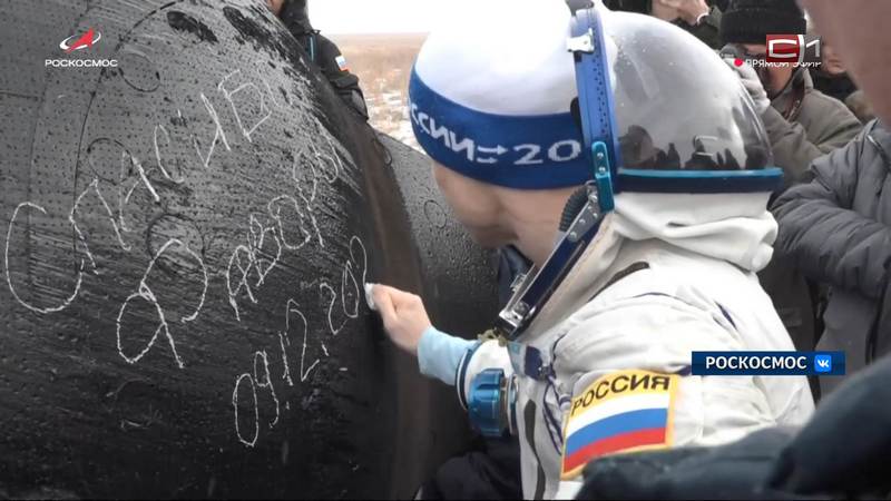 Космонавт из Югры Сергей Рыжиков успешно приземлился в Казахстане